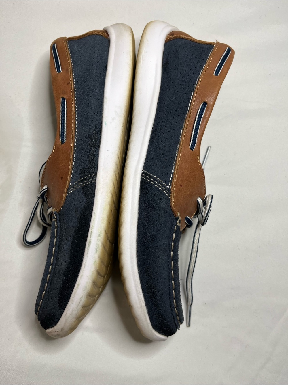 Clarks Navy and Brown Women’s Boat Shoes with Contrast Laces - Picture 11 of 12